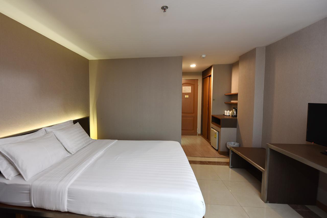Отель Bangkok City Suite